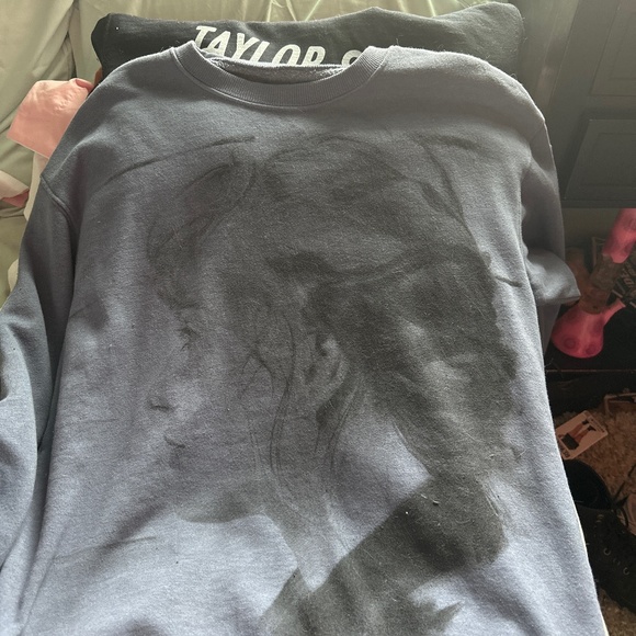 Bluest skies the darkest grey crewneck - Picture 1 of 3